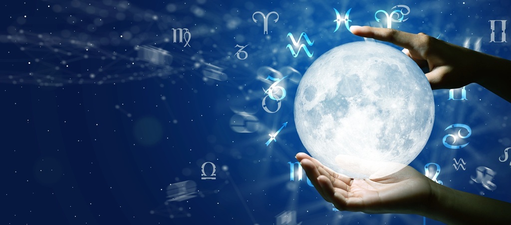 Moon in Astrology – Meaning & Effects in 12 Houses of Horoscope